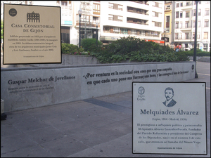 Trabajo realizado a pedido del Ayuntamiento de Gijón (Jovellanos) en caliza gris con incrustado en granito negro situado en la plaza 6 de agosto, placa situada en fachada de Ayuntamiento y letrero para calle en arenisca