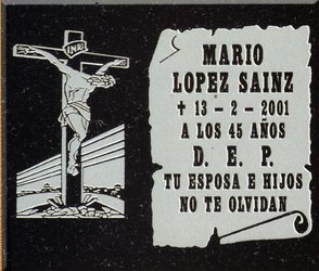 Gravado Jesús en la cruz