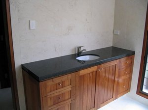 encimera de bañ con lavamanos bajo encimera