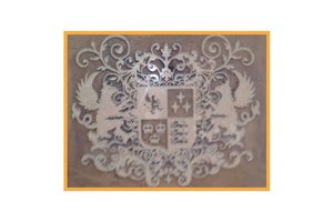 escudo grabado en crema marfil