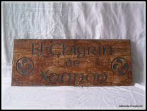 ceramica grabada con triskelions y nombre