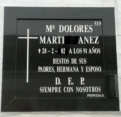 lapida marcos mod. Gijon en granito negro con texto grabado cruz sencilla