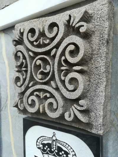 trisquel,triskel, triskelion en gran relieve